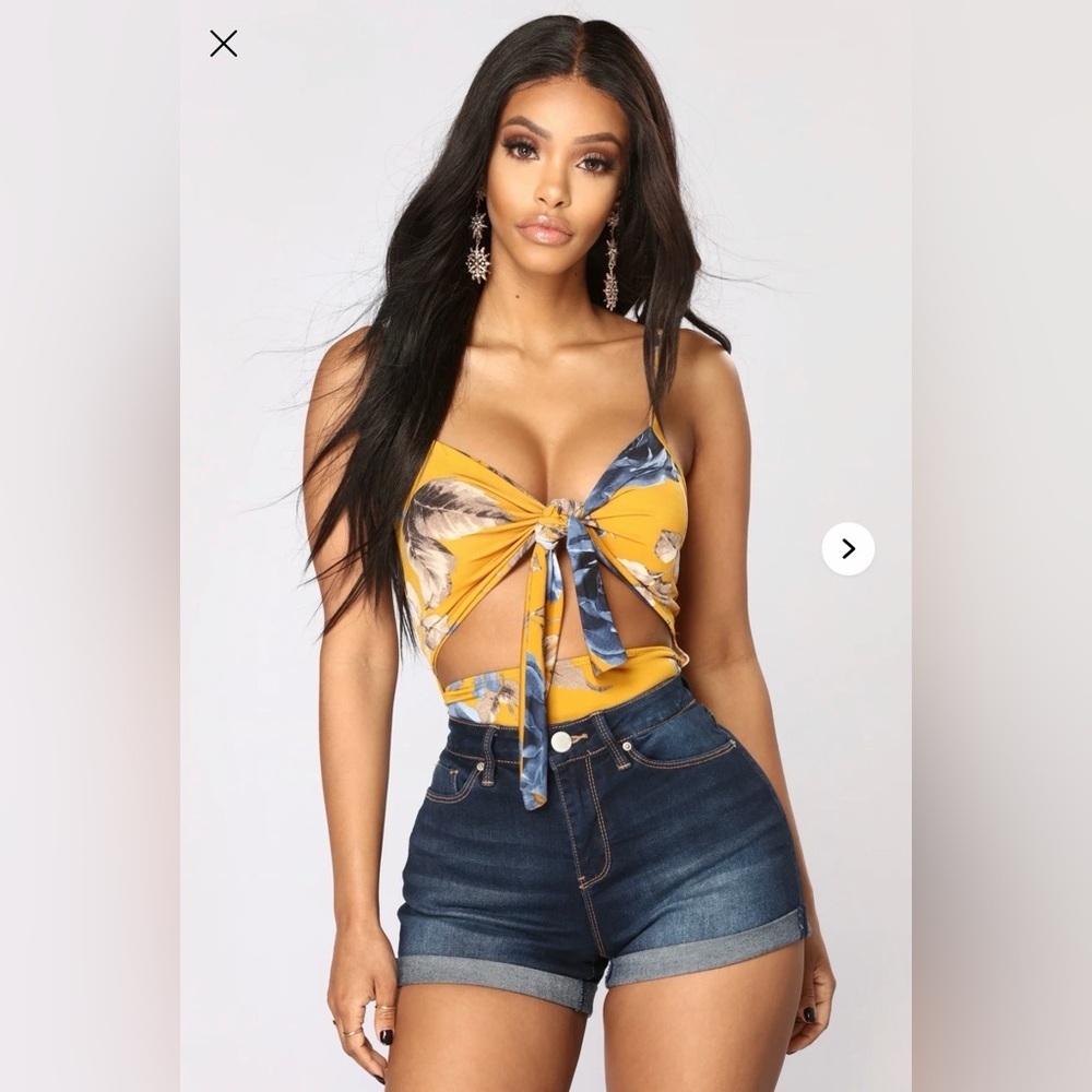 🆕Fashion Nova - Floral Kisses Tie-Front Bodysuit